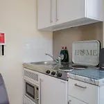 St Mary\'S - Modern Central Huge Studio Apartments