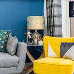 Stunning Central 2 Bedroom Apartment By Evb Properties Short Lets & Serviced Accommodation Southampton - Ocean Village