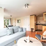 Zircon - 2 Bed Flat With Parking