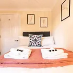 Zircon - 2 Bed Flat With Parking