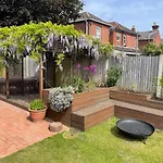 Quirky Edwardian/Retro Hideaway