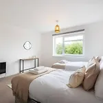 Admiral - 2 Bedroom Flat With Parking