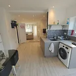Stunning 4 Bed House Ideal For Contractors
