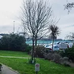 1-Bed Flat In Ocean Village