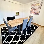 Spacious 3 Bedroom Apartment Close To Marina, 2 Parking Spaces, Kingsize Or Single Beds
