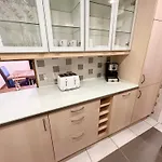 Spacious 3 Bedroom Apartment Close To Marina, 2 Parking Spaces, Kingsize Or Single Beds