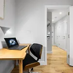 Luxury 1 Bed Stunning Chic Apartment, Central Southampton! Stylish Abode Sleeps 4, Great Location! Spring Offer - By Blue Puffin Stays
