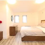 Independent Luxury En-Suite Rooms