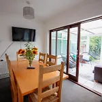 Granby Grove Townhouse - Sleeps 8- 4 Bedrooms