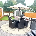 Stunning 1 Bedroom And Double Sofa Bed Near Train Station