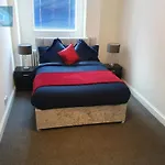 Central Southampton Ocean Village W Parking 6Beds