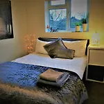 Cosy Bee Formerly Freemantle Solent Lodge