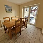 Town Or Country - Jessie Terrace House B