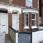 The Albany - 4Br 2Bath House Up To 7 Guests - Free Parking - Big Garden - Smart Tv - Ideal For Contractors And Family