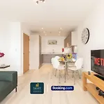 Spacious City Center Apartment By Smart Apartments Short Lets & Serviced Accommodation Apartment Southampton With Free Wifi