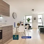 Spacious City Center Apartment By Smart Apartments Short Lets & Serviced Accommodation Apartment Southampton With Free Wifi