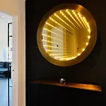 Upscale Contemporary Apartment - River Views