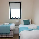 Stayzo Castle Point 18 Apartments - Premier Lodge