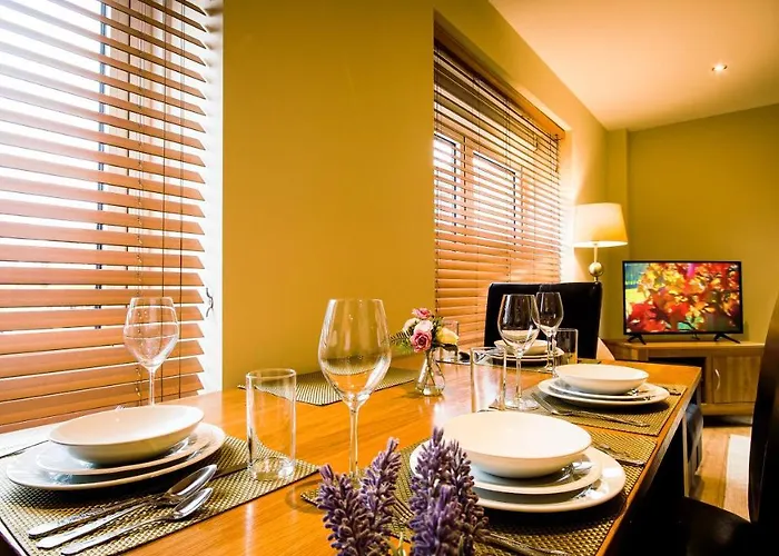 Superb City Center 1 Or 2 Bedroom Apts King Bed