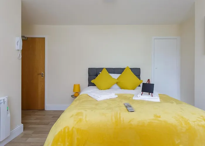 St Mary\'S - Modern Central Huge Studio Apartments