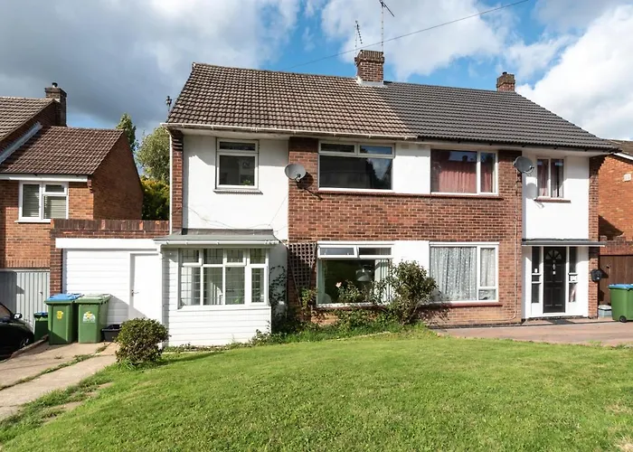 3 Bedrooms House Ideal For Long Stays!