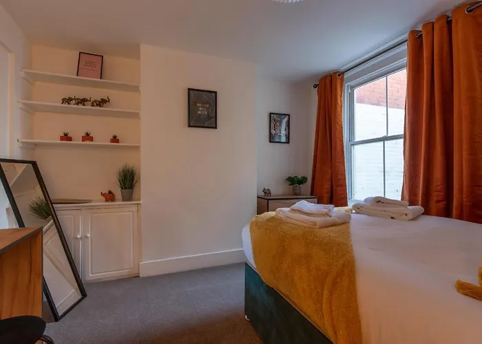 Stylish Southampton City Centre House