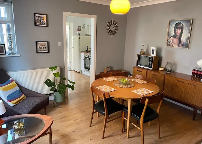 Quirky Edwardian/Retro Hideaway