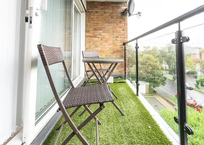 Admiral - 2 Bedroom Flat With Parking