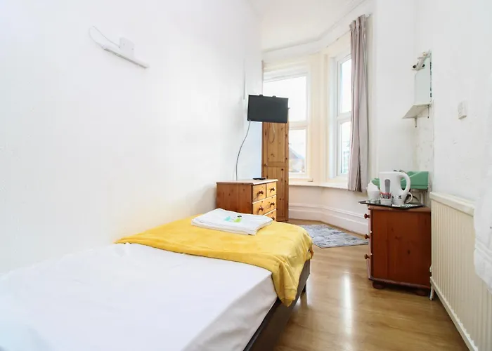 Pebbles Guest House Room 17