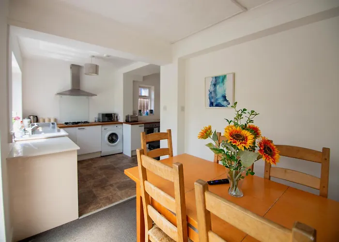 Granby Grove Townhouse - Sleeps 8- 4 Bedrooms
