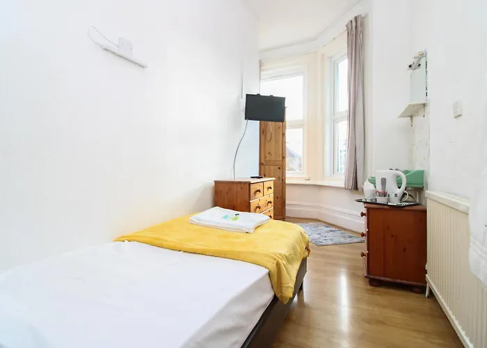 Pebbles Guest House Room 18