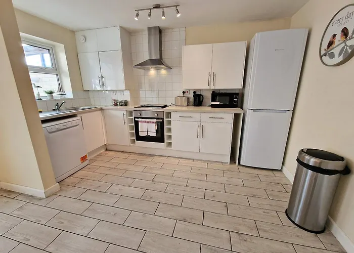 Town Or Country - Jessie Terrace House B