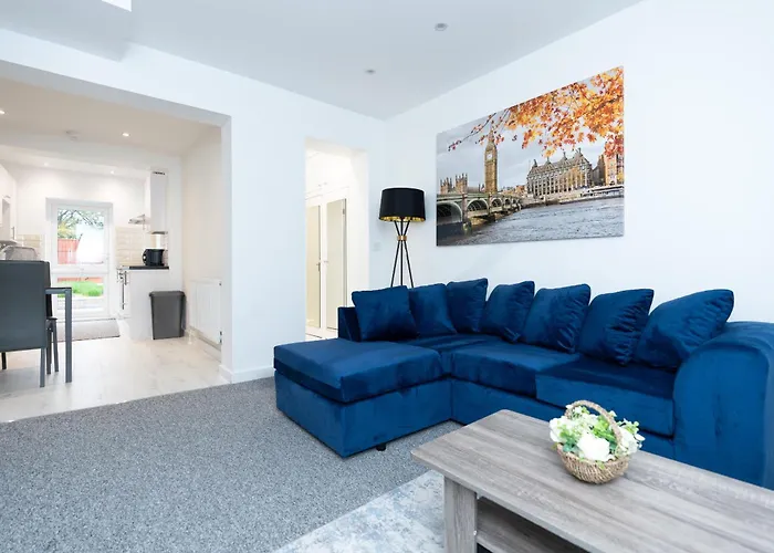 The Albany - 4Br 2Bath House Up To 7 Guests - Free Parking - Big Garden - Smart Tv - Ideal For Contractors And Family