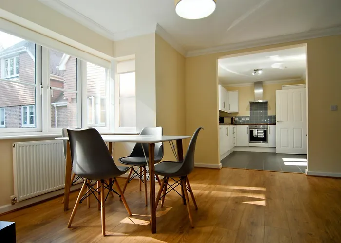 Room And Roof Southampton Serviced Apartments