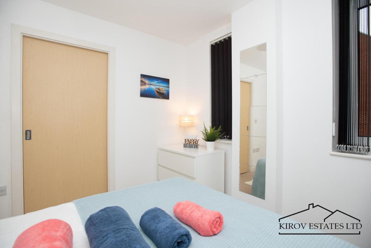 Poseidon - 1 Bed Flat - Heart Of Town *