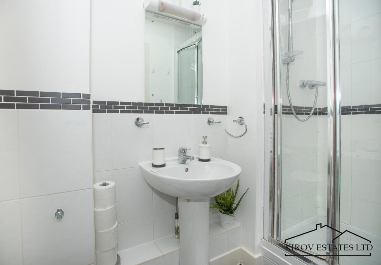 Poseidon - 1 Bed Flat - Heart Of Town Apartment
