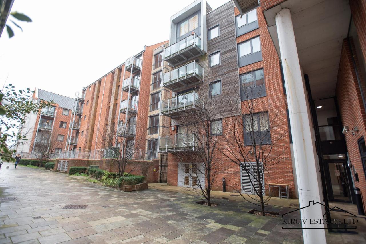 Poseidon - 1 Bed Flat - Heart Of Town Apartment
