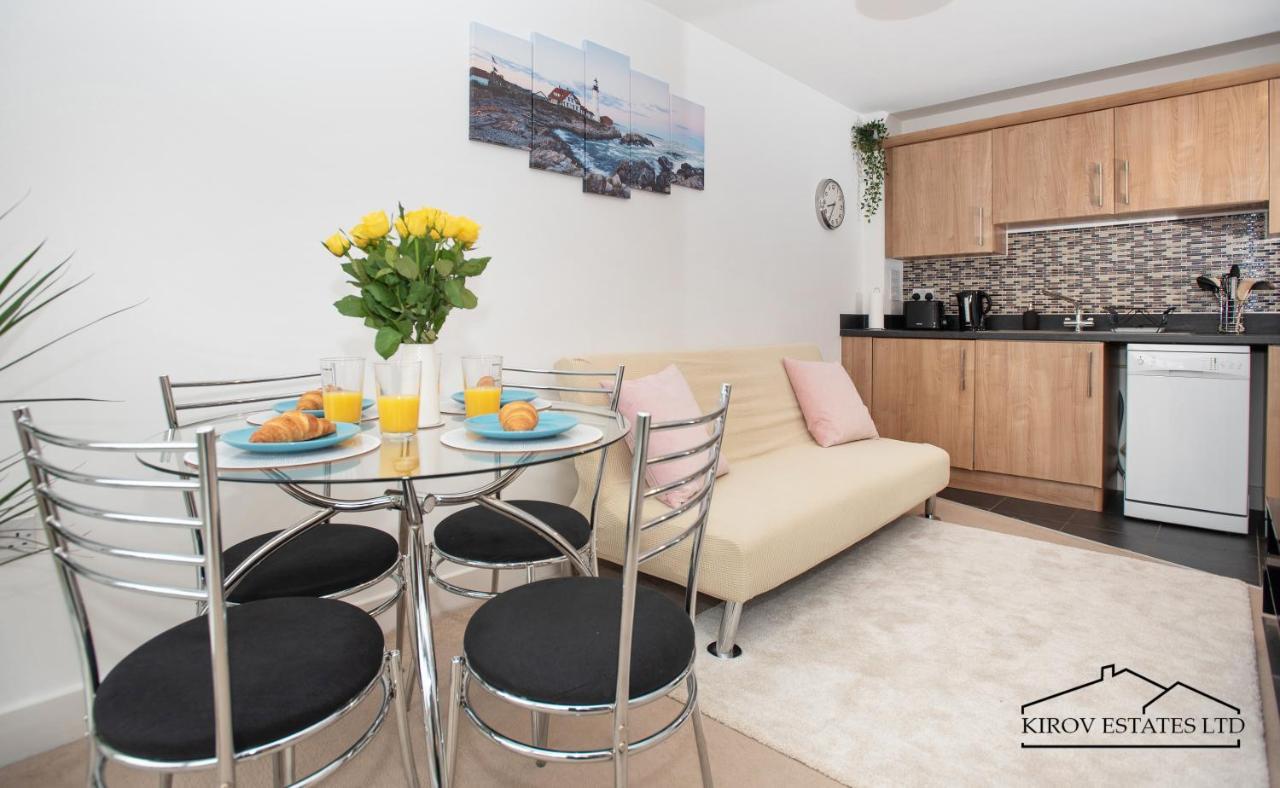 Poseidon - 1 Bed Flat - Heart Of Town Apartment *