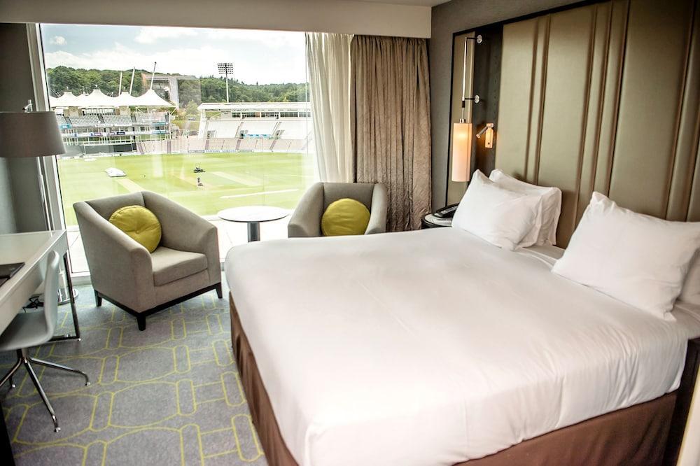 Resort Hilton - Utilita Bowl 4*