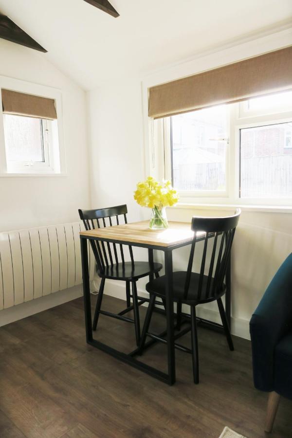 The Annexe - Private, Self-contained With Parking Apartamento
