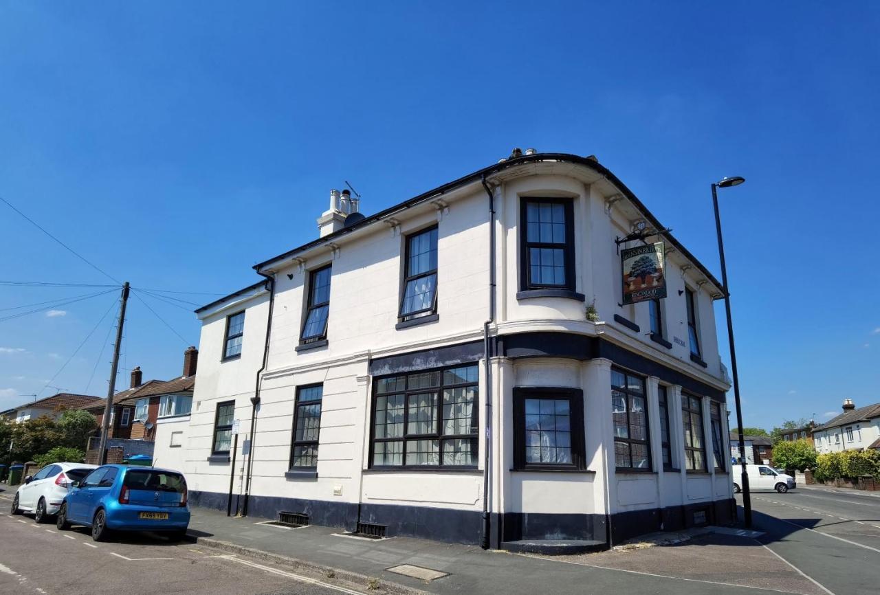 Apartment Flat 3 Lovely Spacious Available For Guests Parking Wifi