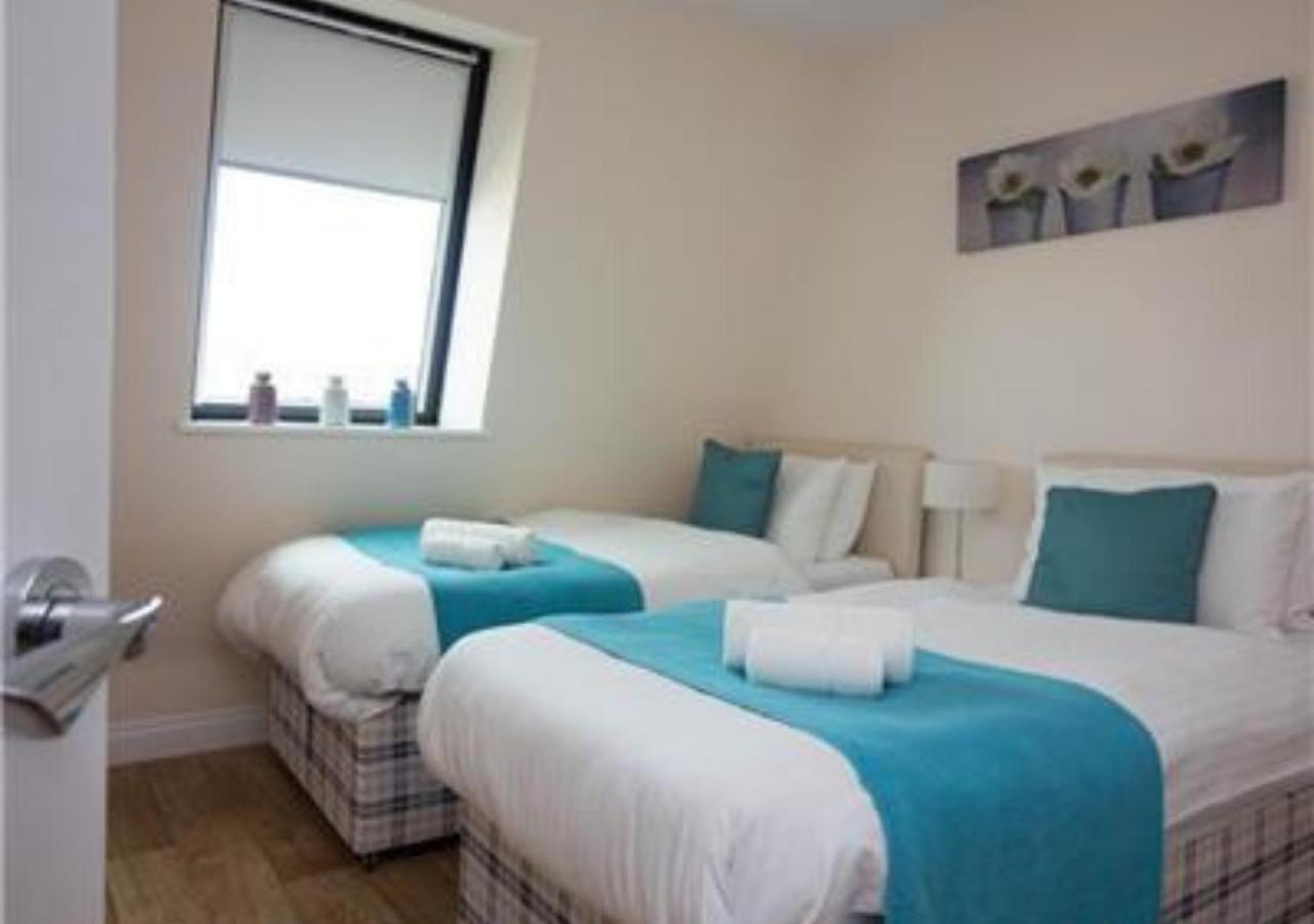 Stayzo Castle Point 18 - Premier * Southampton
