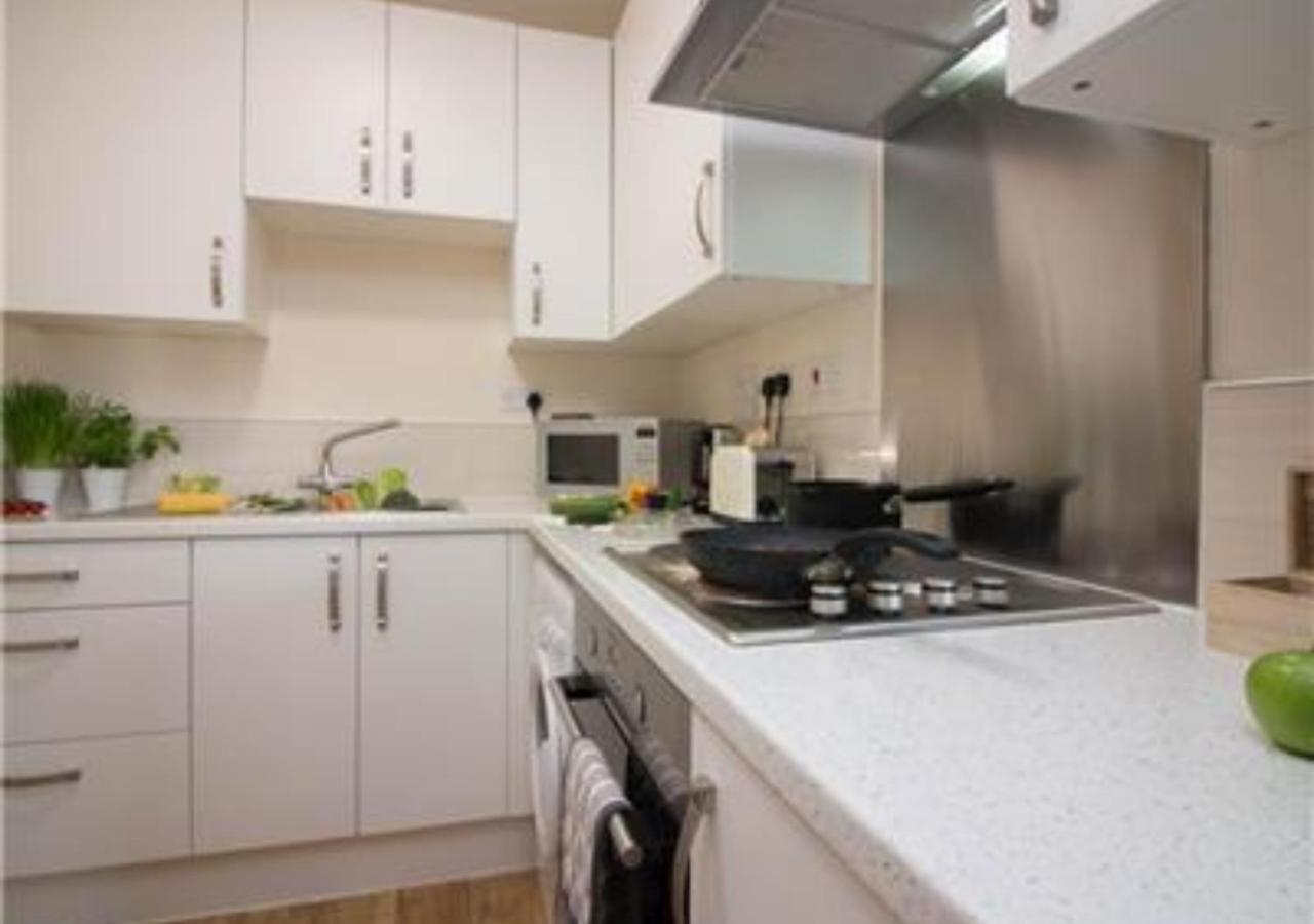 Stayzo Castle Point 18 - Premier Apartment