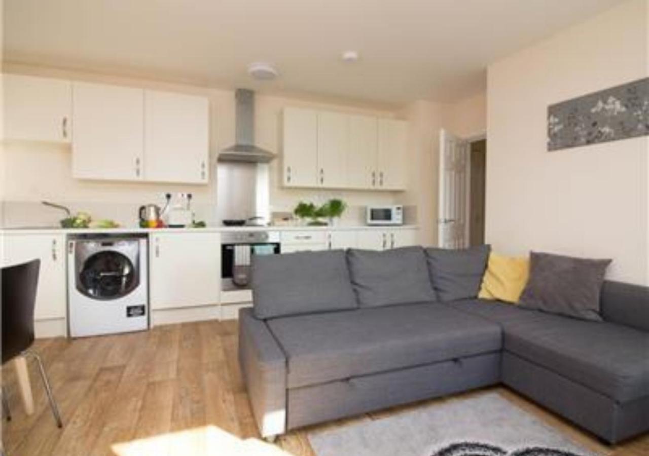 Stayzo Premiere Serviced Accommodation-17 Apartment