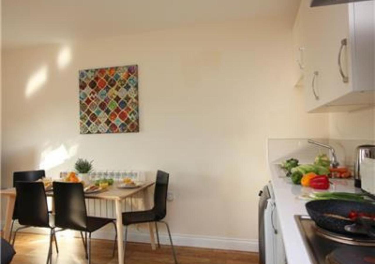 Apartment Stayzo Premiere Serviced Accommodation-17