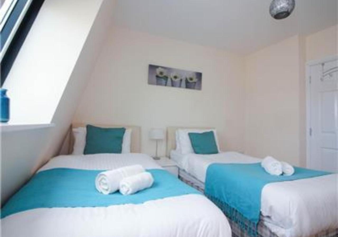 Stayzo Castle Point 18 - Premier Southampton