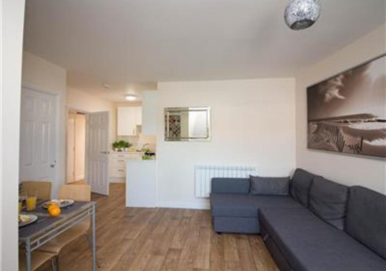 Stayzo Castle Point 18 - Premier * Southampton