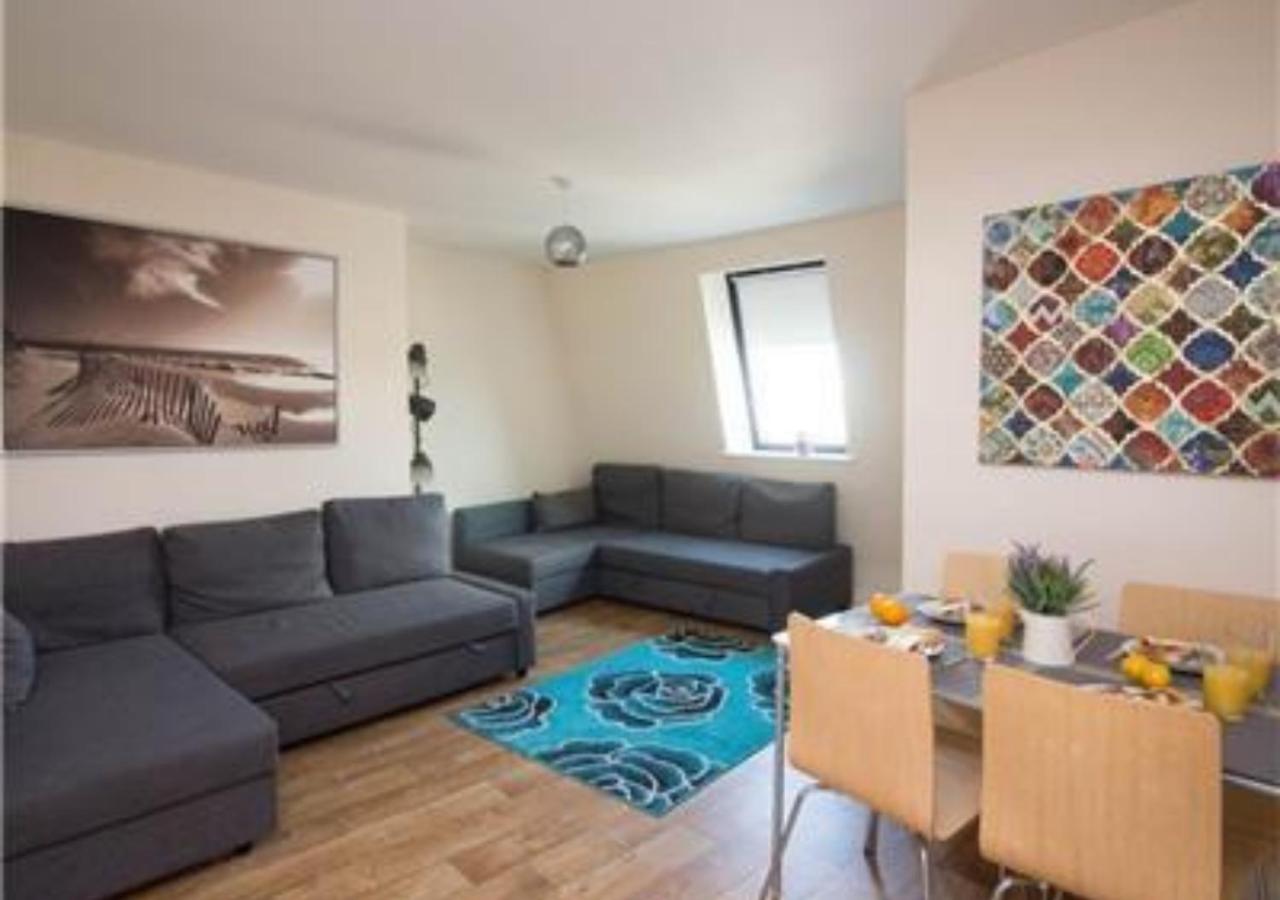 Apartment Stayzo Castle Point 18 - Premier