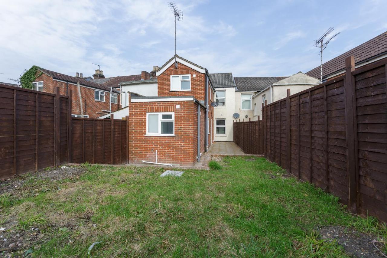 Blackberry - Stylish Self-contained Flats In Soton Centre