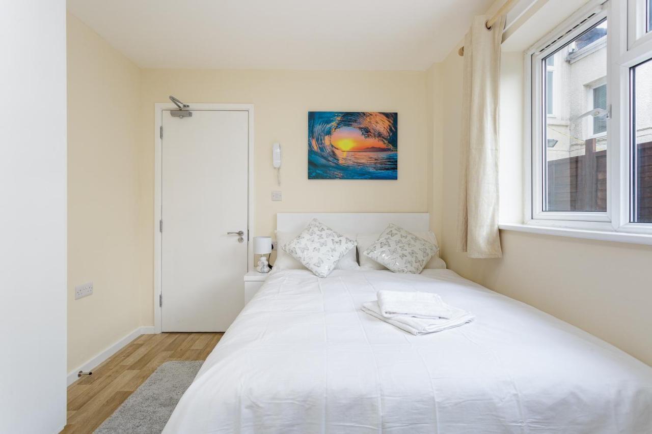 Blackberry - Stylish Self-contained Flats In Soton Centre *